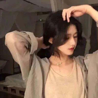 看她轻轻的飞起